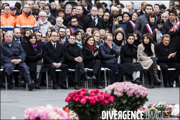 Le Président de la République François HOLLANDE rend un dernier hommage place de la République aux victimes des attentats de 2015, un an après la grande manifestation d après Charlie.