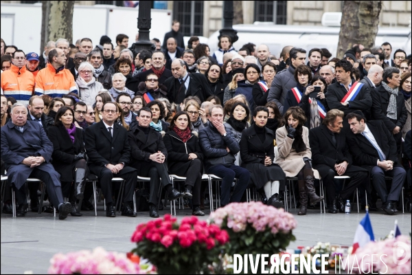 Le Président de la République François HOLLANDE rend un dernier hommage place de la République aux victimes des attentats de 2015, un an après la grande manifestation d après Charlie.