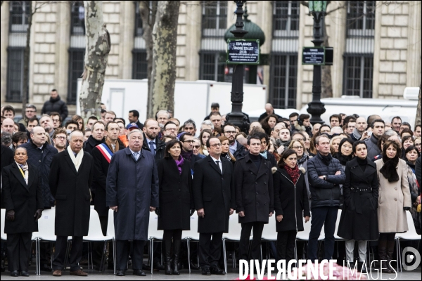 Le Président de la République François HOLLANDE rend un dernier hommage place de la République aux victimes des attentats de 2015, un an après la grande manifestation d après Charlie.