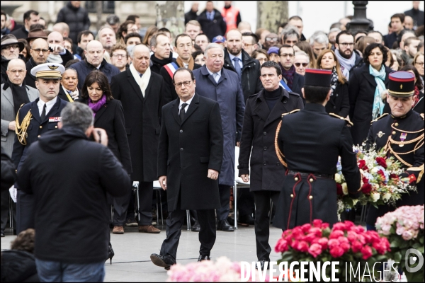 Le Président de la République François HOLLANDE rend un dernier hommage place de la République aux victimes des attentats de 2015, un an après la grande manifestation d après Charlie.