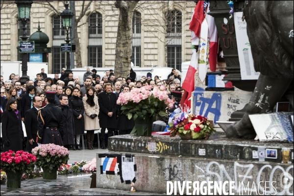 Le Président de la République François HOLLANDE rend un dernier hommage place de la République aux victimes des attentats de 2015, un an après la grande manifestation d après Charlie.