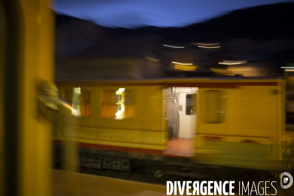 Vu du Train (Jaune..)