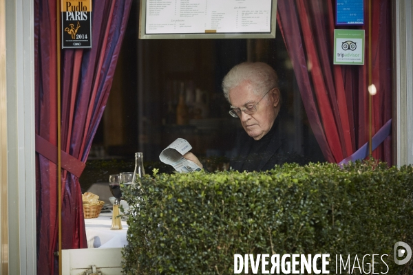 Lionel Jospin dans un restaurant parisien