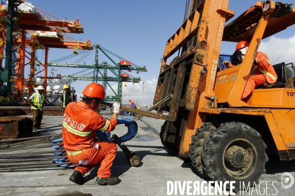 Made in TOGO : Livraison des grues ZPMC au Port Autonome de Lomé.