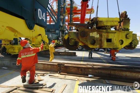 Made in TOGO : Livraison des grues ZPMC au Port Autonome de Lomé.
