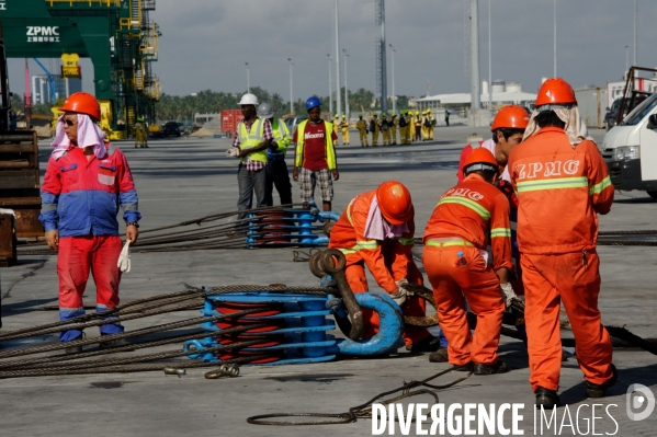 Made in TOGO : Livraison des grues ZPMC au Port Autonome de Lomé.