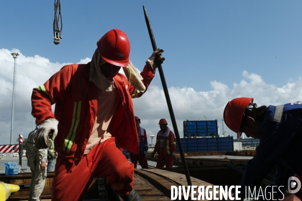 Made in TOGO : Livraison des grues ZPMC au Port Autonome de Lomé.