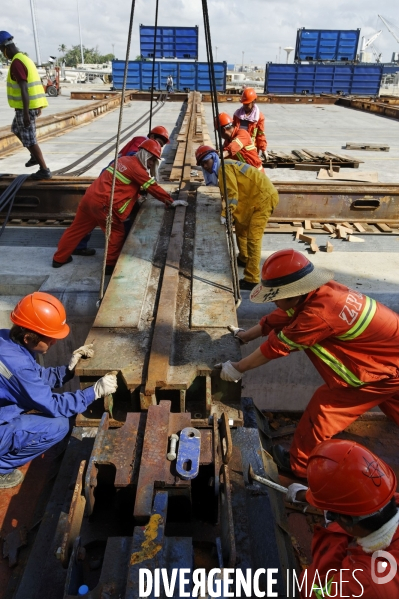 Made in TOGO : Livraison des grues ZPMC au Port Autonome de Lomé.
