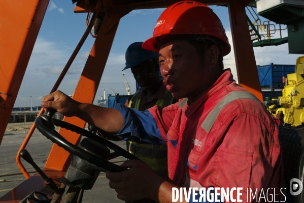 Made in TOGO : Livraison des grues ZPMC au Port Autonome de Lomé.