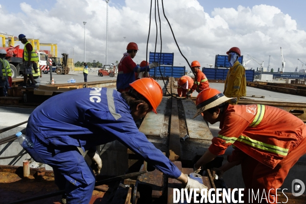 Made in TOGO : Livraison des grues ZPMC au Port Autonome de Lomé.