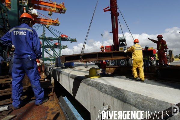 Made in TOGO : Livraison des grues ZPMC au Port Autonome de Lomé.