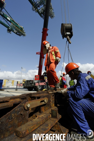 Made in TOGO : Livraison des grues ZPMC au Port Autonome de Lomé.