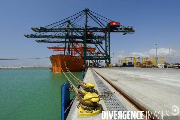 Made in TOGO : Livraison des grues ZPMC au Port Autonome de Lomé.