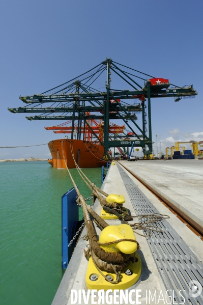 Made in TOGO : Livraison des grues ZPMC au Port Autonome de Lomé.