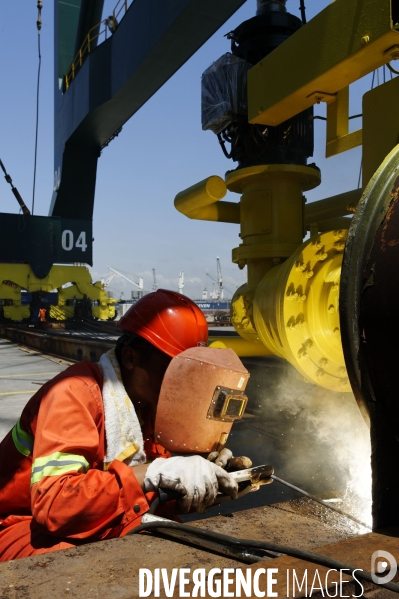 Made in TOGO : Livraison des grues ZPMC au Port Autonome de Lomé.