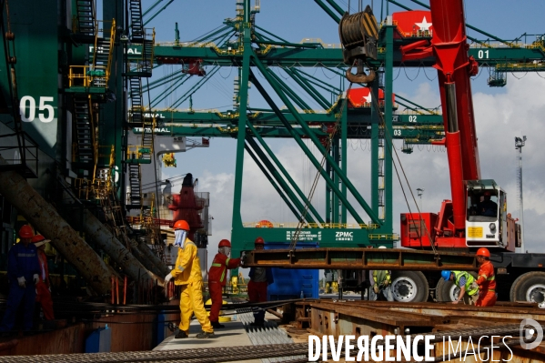 Made in TOGO : Livraison des grues ZPMC au Port Autonome de Lomé.