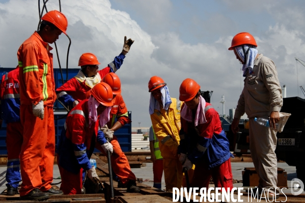 Made in TOGO : Livraison des grues ZPMC au Port Autonome de Lomé.