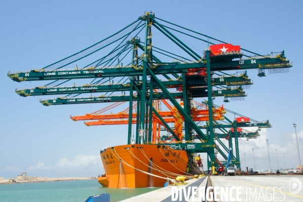 Made in TOGO : Livraison des grues ZPMC au Port Autonome de Lomé.