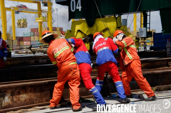 Made in TOGO : Livraison des grues ZPMC au Port Autonome de Lomé.