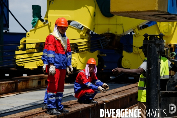 Made in TOGO : Livraison des grues ZPMC au Port Autonome de Lomé.