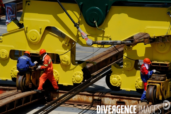 Made in TOGO : Livraison des grues ZPMC au Port Autonome de Lomé.