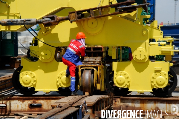Made in TOGO : Livraison des grues ZPMC au Port Autonome de Lomé.