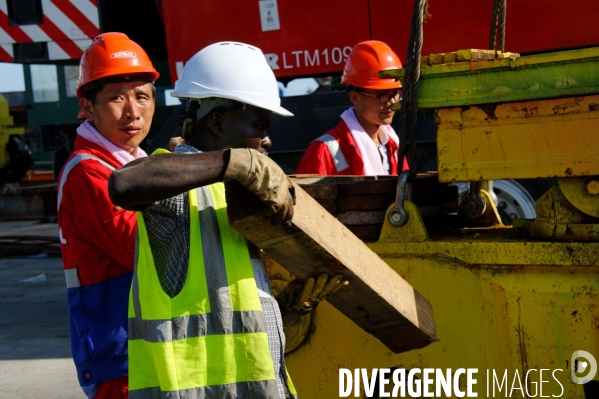 Made in TOGO : Livraison des grues ZPMC au Port Autonome de Lomé.