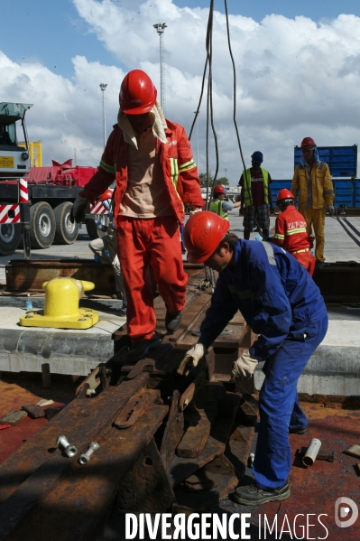 Made in TOGO : Livraison des grues ZPMC au Port Autonome de Lomé.