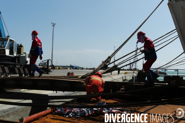 Made in TOGO : Livraison des grues ZPMC au Port Autonome de Lomé.