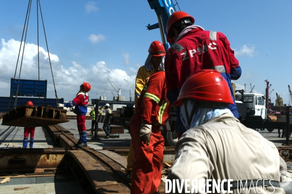 Made in TOGO : Livraison des grues ZPMC au Port Autonome de Lomé.