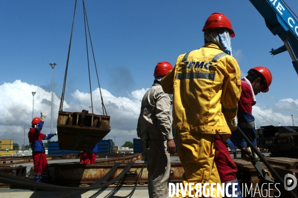 Made in TOGO : Livraison des grues ZPMC au Port Autonome de Lomé.