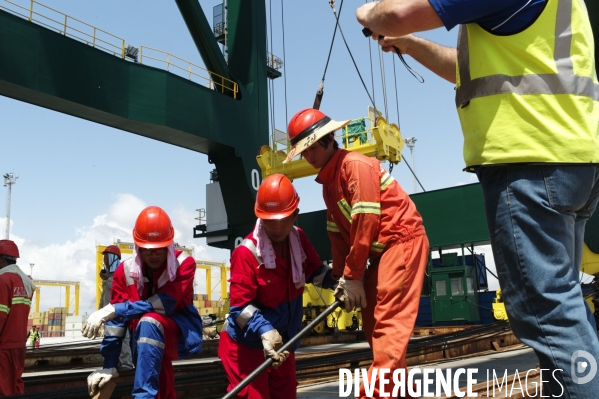 Made in TOGO : Livraison des grues ZPMC au Port Autonome de Lomé.