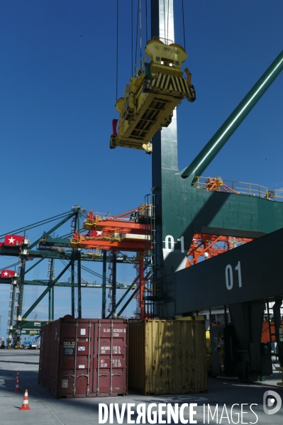 Made in TOGO : Livraison des grues ZPMC au Port Autonome de Lomé.