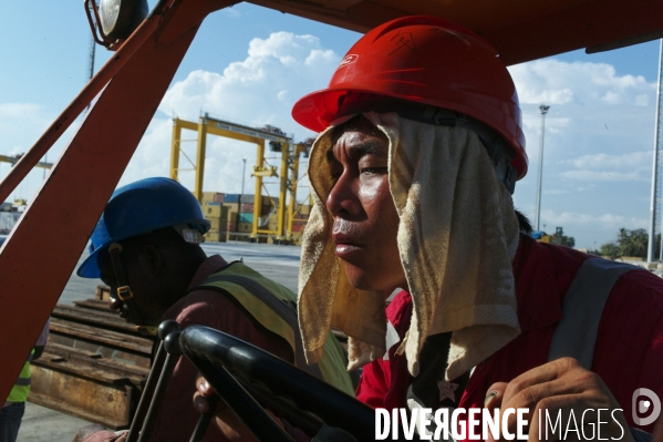 Made in TOGO : Livraison des grues ZPMC au Port Autonome de Lomé.
