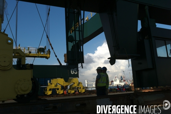 Made in TOGO : Livraison des grues ZPMC au Port Autonome de Lomé.