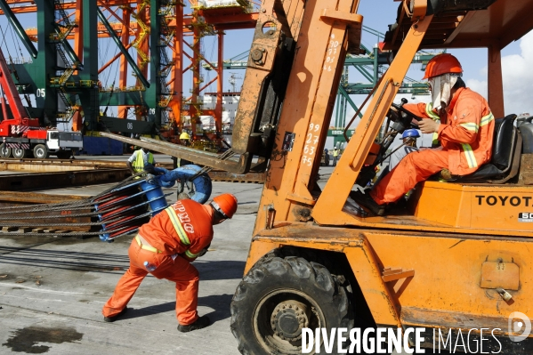 Made in TOGO : Livraison des grues ZPMC au Port Autonome de Lomé.