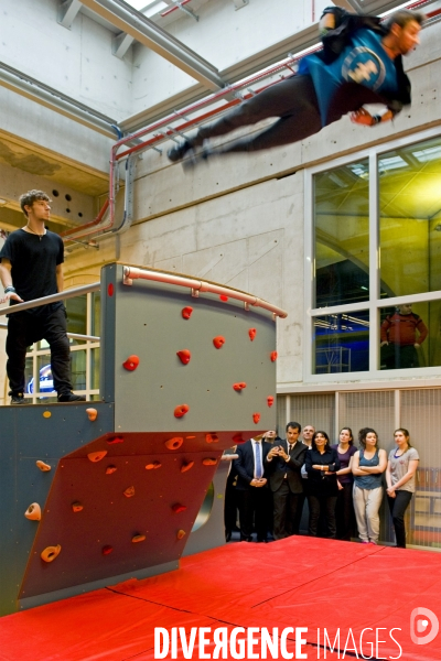 Le Centr Halles Park est le nouveau complexe dedie au  parkour , un sport de deplacements dans l espace urbain popularise par le film  Yamakasi