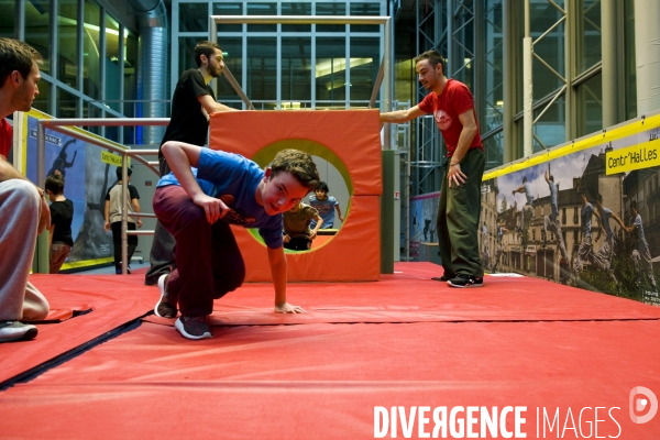 Le Centr Halles Park est le nouveau complexe dedie au  parkour , un sport de deplacements dans l espace urbain popularise par le film  Yamakasi