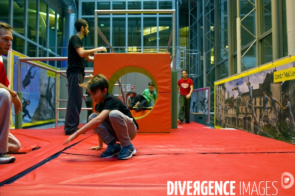 Le Centr Halles Park est le nouveau complexe dedie au  parkour , un sport de deplacements dans l espace urbain popularise par le film  Yamakasi