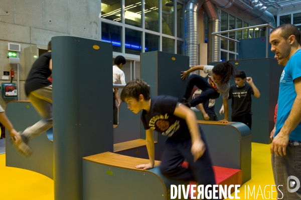 Le Centr Halles Park est le nouveau complexe dedie au  parkour , un sport de deplacements dans l espace urbain popularise par le film  Yamakasi