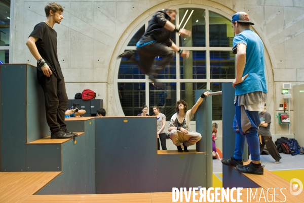 Le Centr Halles Park est le nouveau complexe dedie au  parkour , un sport de deplacements dans l espace urbain popularise par le film  Yamakasi