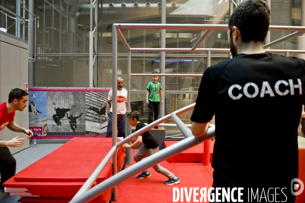 Le Centr Halles Park est le nouveau complexe dedie au  parkour , un sport de deplacements dans l espace urbain popularise par le film  Yamakasi