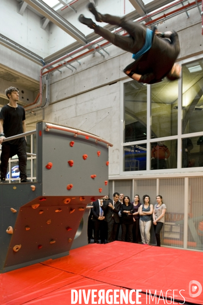 Le Centr Halles Park est le nouveau complexe dedie au  parkour , un sport de deplacements dans l espace urbain popularise par le film  Yamakasi