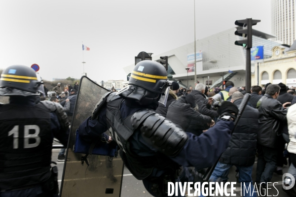 Taxis. Manifestations, grève et blocage de la circulation