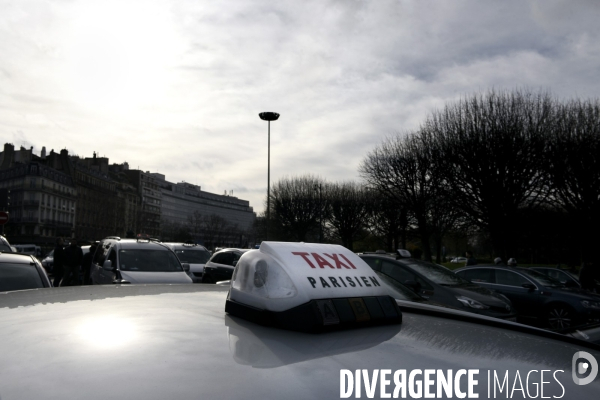 Taxis. Manifestations, grève et blocage de la circulation