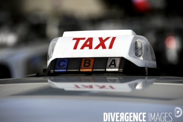 Taxis. Manifestations, grève et blocage de la circulation