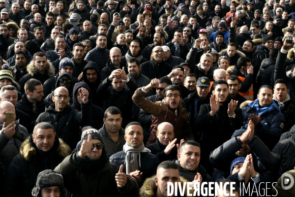 Taxis. Manifestations, grève et blocage de la circulation