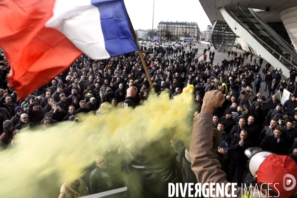 Taxis. Manifestations, grève et blocage de la circulation