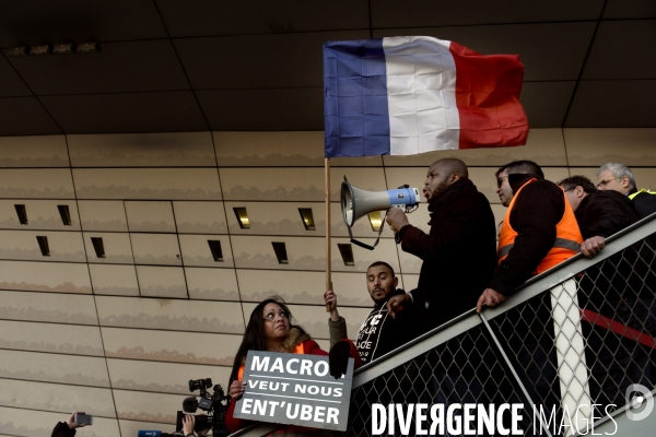 Taxis. Manifestations, grève et blocage de la circulation