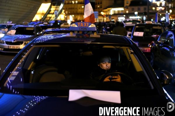 Taxis. Manifestations, grève et blocage de la circulation